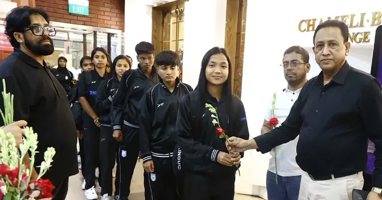 দেশে ফিরেছেন অনূর্ধ্ব-২০ নারী ফুটবলাররা